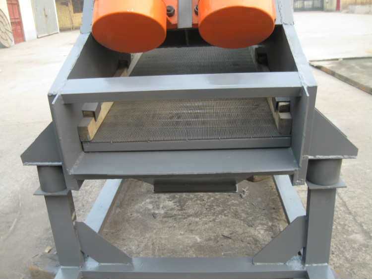 礦用振動(dòng)篩出料口 礦用振動(dòng)篩出料口